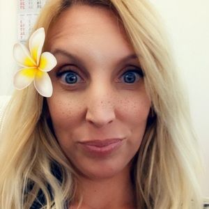 Meet your Posher, Lauralaura